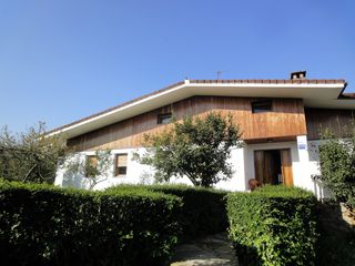 Chalet  Fano auzoa. Inmobiliaria campuzano vende bonito chalet independiente con esp