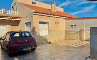 Casa adossada a La Palma. Vivienda unifamiliar en la palma