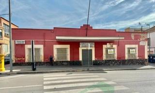 Edifici a Calle del submarino 55. Edificio en barrio peral
