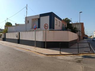 Casa adosada en Barrio Peral-San Félix. Chalet adosado en san felix