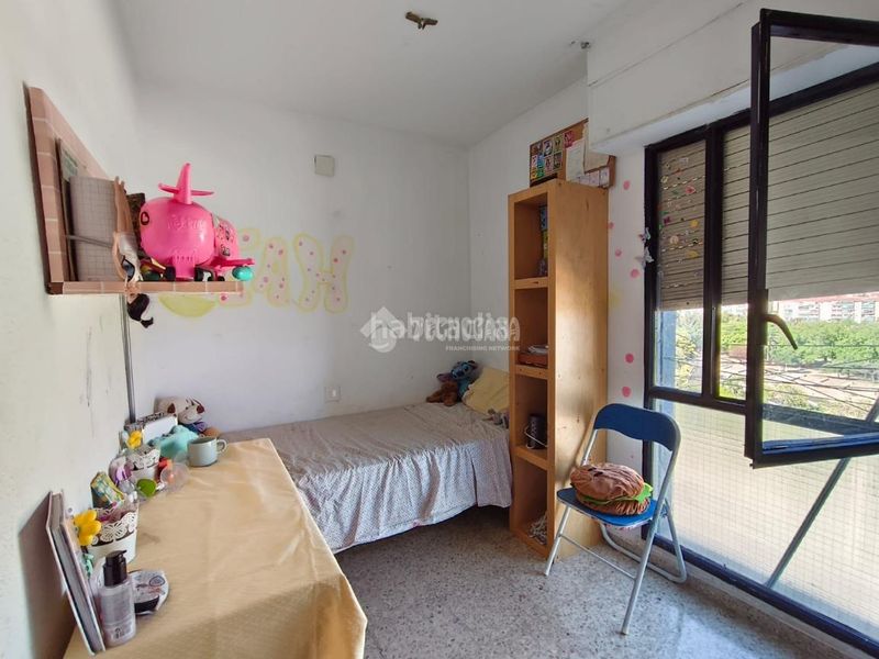 Foto fd86af72-a3bc-49f0-b78e-888cbc9bc506. Pis a Virgen del Remedio - Parque Lo Morant Alicante