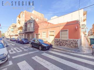 Casa adossada  Calle madrid. Bajo para construir viviendas