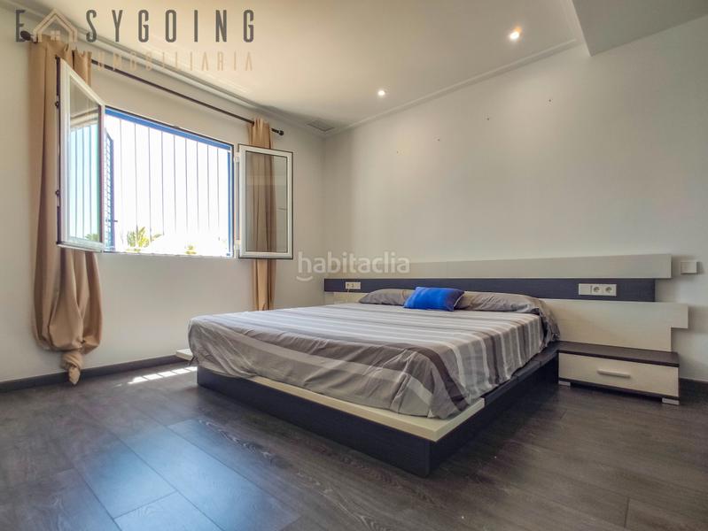 Foto 135320d4-5c37-46a7-873e-59a6483fe319. Xalet amb aparcament piscina a calas Santa Pola este Santa Pola