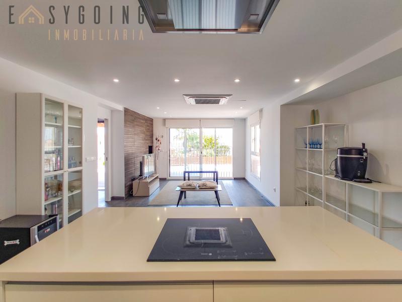 Foto 48071879-d153-4f8b-a0d1-e88f34c249f1. Xalet amb aparcament piscina a calas Santa Pola este Santa Pola