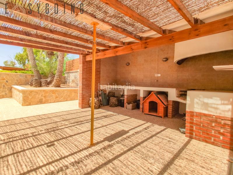 Foto a7e6399b-c62f-46d3-9c0a-dd5bed46a470. Xalet amb aparcament piscina a calas Santa Pola este Santa Pola