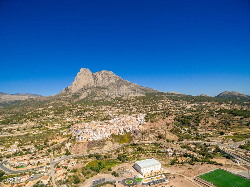 Foto ae9756b0-d73a-4d32-b26b-c43938e1a9c3. Chalet with parking pool in Finestrat pueblo Finestrat