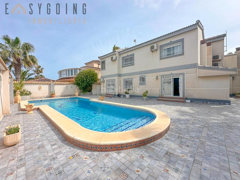 Foto 254d35fc-c601-481e-a92d-f893bd4d9922. Chalet avec parking piscine dans La Zenia Orihuela