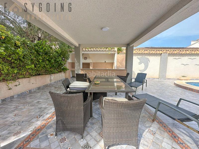 Foto 28b4a5d1-037c-4b81-b0ce-5b584ccd39f3. Chalet avec parking piscine dans La Zenia Orihuela