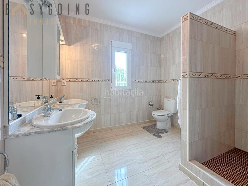 Foto 28db5184-3540-42fb-9613-6ac8a6dbf2a7. Chalet avec parking piscine dans La Zenia Orihuela