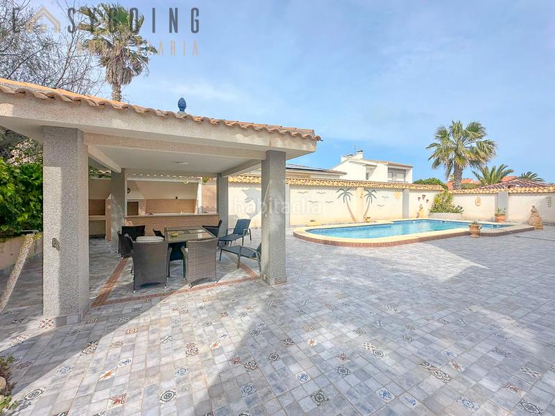 Foto 2b63dbd7-4220-4f2f-82b9-5cde04db097a. Chalet avec parking piscine dans La Zenia Orihuela