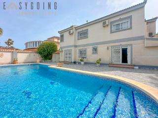 Chalet  Calle los rosales. ¡increíble villa junto al mar en la zenia!