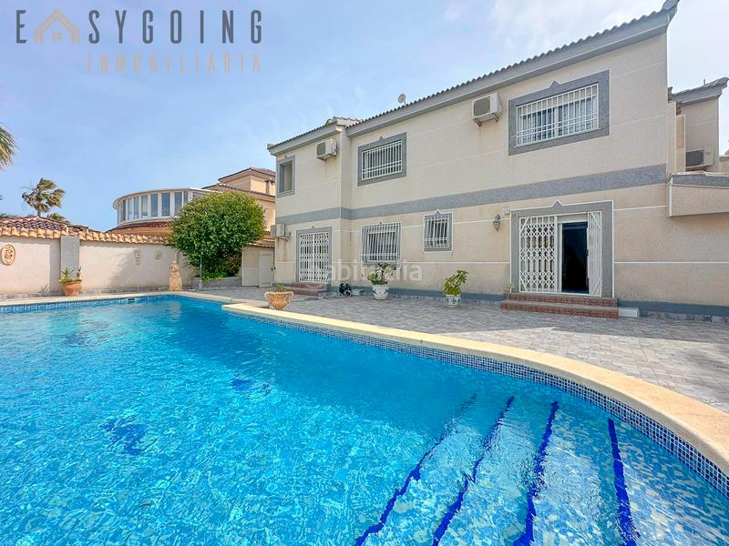 Foto 37975839-2363-4548-bb06-038b10f7cb10. Chalet avec parking piscine dans La Zenia Orihuela