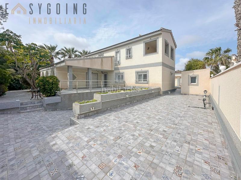 Foto 398cefa4-788e-40b3-a69d-080707d77466. Chalet avec parking piscine dans La Zenia Orihuela