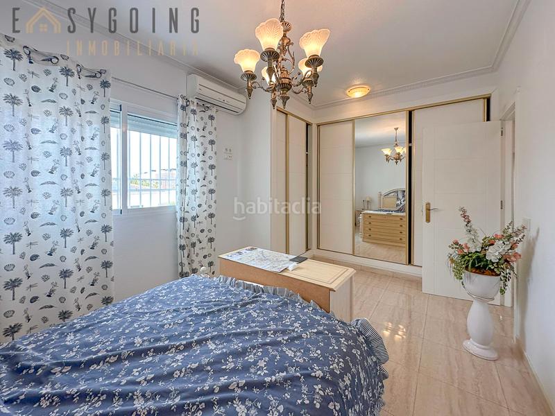 Foto 4219f612-6f68-4ba0-a297-1059d5d2371c. Chalet avec parking piscine dans La Zenia Orihuela