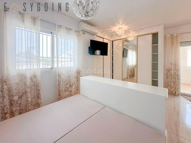 Foto 5a0cce7f-269d-4d28-8754-54d3c71c3431. Chalet avec parking piscine dans La Zenia Orihuela