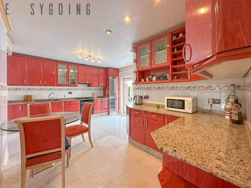 Foto 5b7d2cf1-355b-499c-95a0-f46ce10bdeef. Chalet avec parking piscine dans La Zenia Orihuela