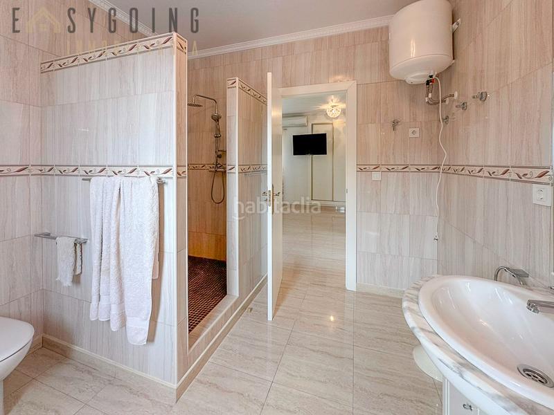 Foto 62332ba0-5a38-49e7-9227-65075c059045. Chalet avec parking piscine dans La Zenia Orihuela