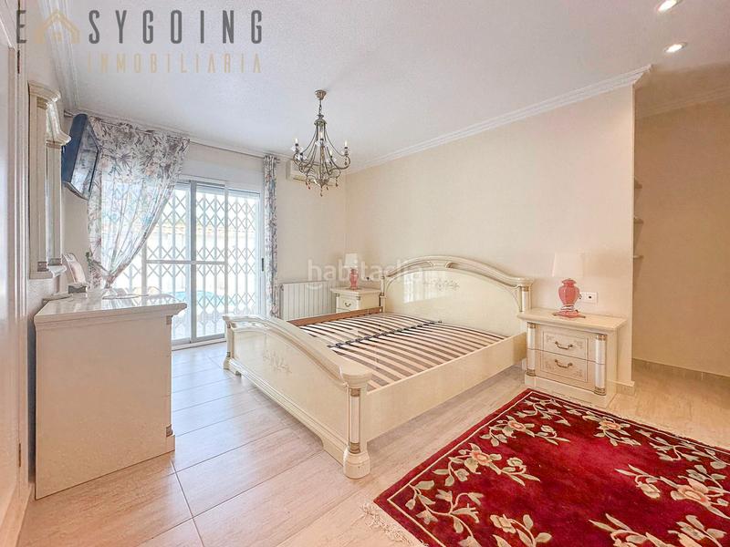 Foto 6790bfec-d379-418b-a5e5-702c6d044f91. Chalet avec parking piscine dans La Zenia Orihuela