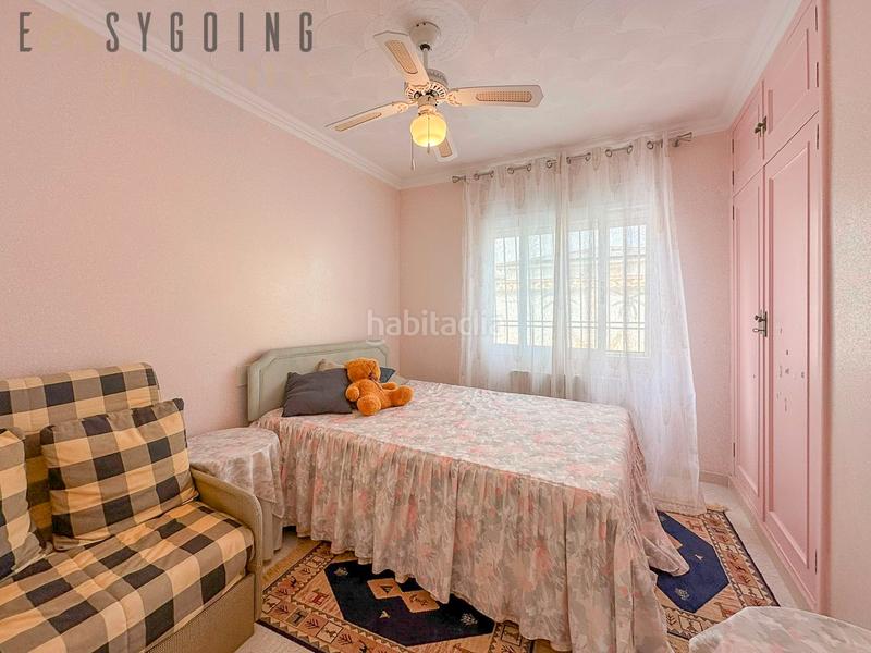 Foto 68a28977-1219-4edf-ac5d-f4c0176d93c3. Chalet avec parking piscine dans La Zenia Orihuela