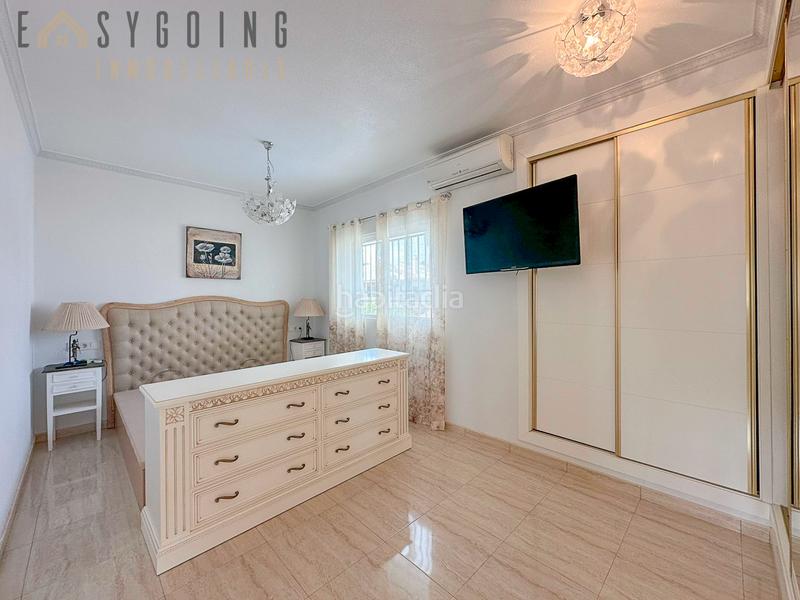 Foto 8b050c08-09a8-48c6-bdb4-b55c61b6f447. Chalet avec parking piscine dans La Zenia Orihuela