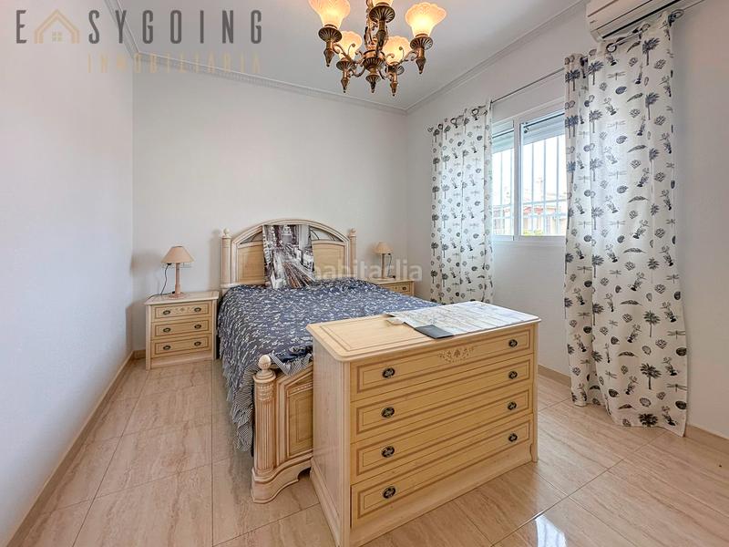 Foto 8ddf2c72-ed09-4904-994b-2b0c46408700. Chalet avec parking piscine dans La Zenia Orihuela