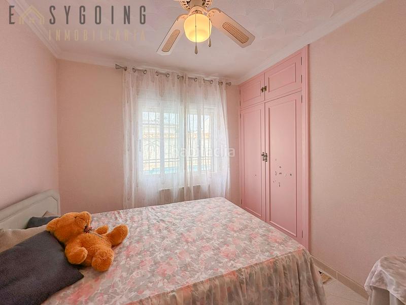 Foto 9a8e1af1-dbc8-4b5c-8666-0d7386a2ff85. Chalet avec parking piscine dans La Zenia Orihuela