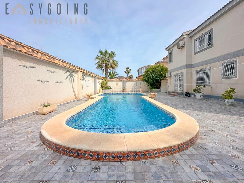 Foto a970cd02-5bfd-4904-bc76-f3dc93a931c6. Chalet avec parking piscine dans La Zenia Orihuela