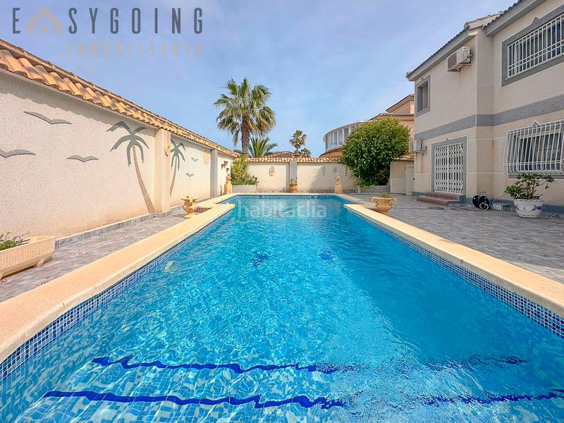 Foto bbf5318a-36ae-4b15-b6b6-07f2e815f67e. Chalet avec parking piscine dans La Zenia Orihuela