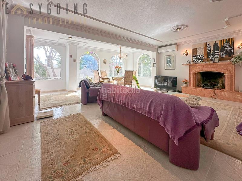 Foto c28bfcf0-84d4-4f3b-aff5-c53acd6496df. Chalet avec parking piscine dans La Zenia Orihuela