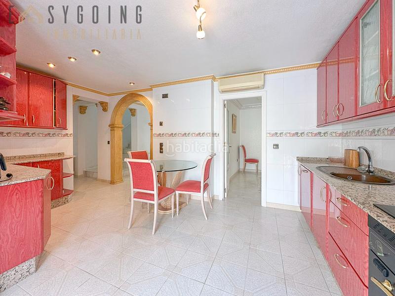 Foto c9c818ad-fc0e-494c-81c1-326e8eed82c8. Chalet avec parking piscine dans La Zenia Orihuela