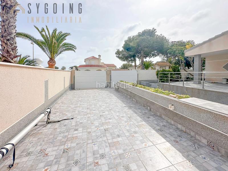 Foto dfbe7aec-3ec8-4e16-b6d3-e6ba02938687. Chalet avec parking piscine dans La Zenia Orihuela