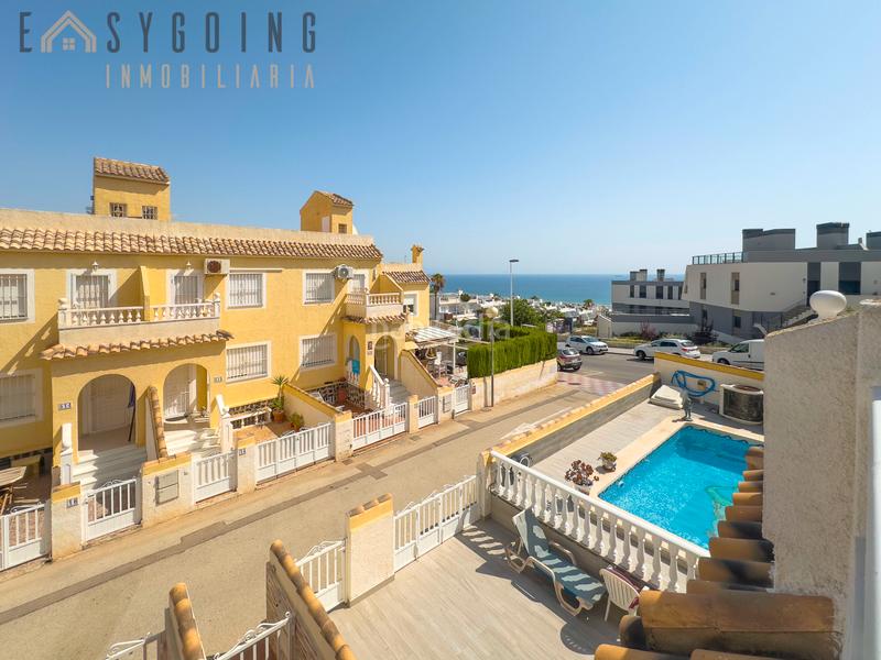 Foto 82c32f2b-65ba-40c8-a9bf-0a2f80b4962c. Casa pareada adosado en primera planta con vistas espectaculares al mar – gran alacant en Santa Pola