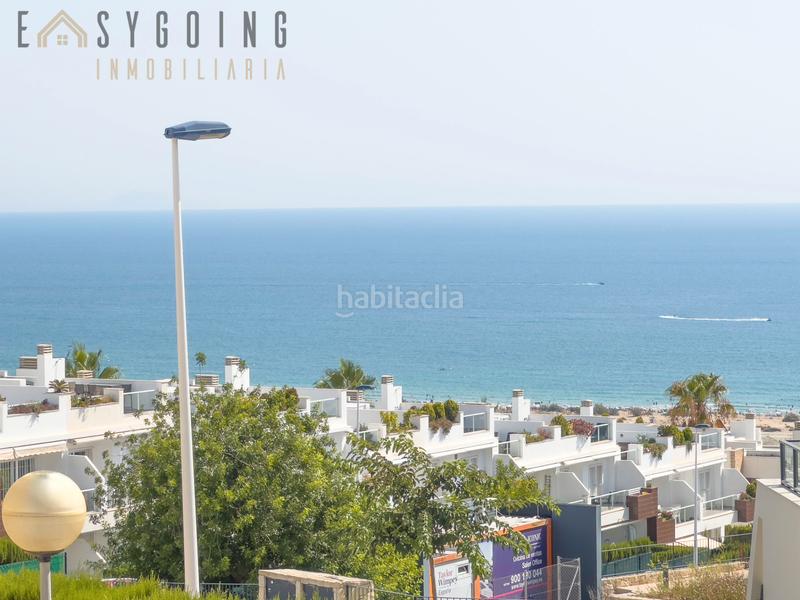 Foto ba43b0ce-7352-4d7a-a6fd-16a0fa4af5af. Casa pareada adosado en primera planta con vistas espectaculares al mar – gran alacant en Santa Pola