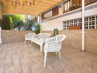 Casa adossada a Calas Santiago Bernabeu. Tu adosado con porche y terraza privada en santiago bernabéu, ju