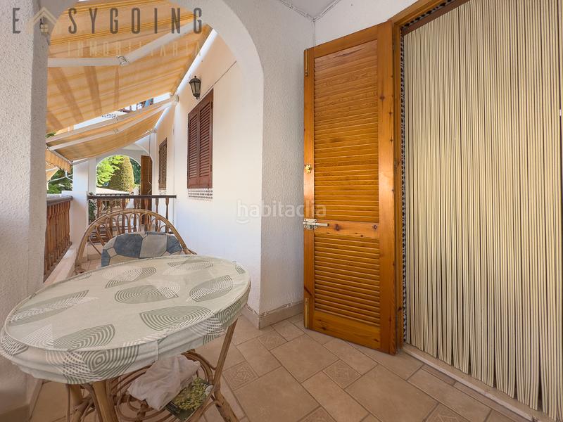 Foto c86bcb8c-d052-4403-8870-4b16bc77c876. Casa adosada tu adosado con porche y terraza privada en santiago bernabéu, junto al mar en Santa Pola