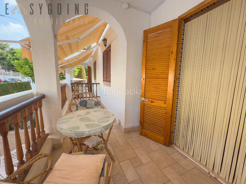 Foto cfe66560-c4d9-421e-9ef3-8b95332321f8. Casa adosada tu adosado con porche y terraza privada en santiago bernabéu, junto al mar en Santa Pola