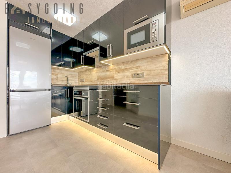 Foto 56a9b6e8-440e-41a5-a645-90ca826c7a60. Apartment with parking pool in Playa Muchavista Campello (el)