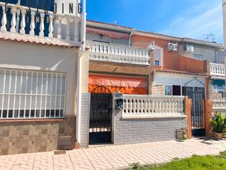 Casa adossada en Calle del azahar 11b. Acogedora casa adosada con potencial para pequeo negocio o loca