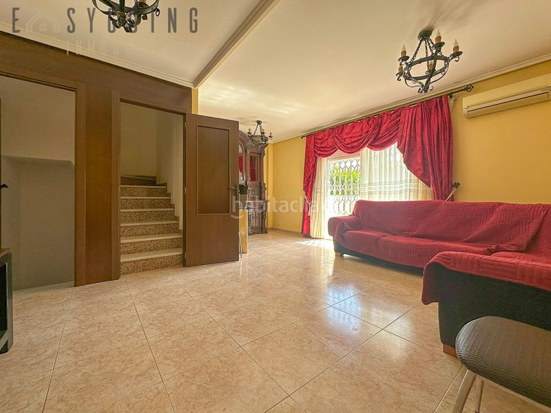 Foto 12a1afe2-4650-4a3f-bbcc-1473ed6d70ca. Casa adosada fantástico adosado familiar con piscina comunitaria y garaje privado en Santa Pola
