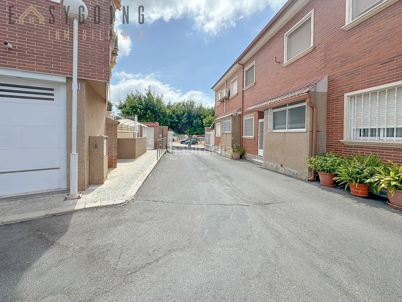Foto 15522cc0-9904-4fb1-a75e-5b63d1717fb2. Casa adosada fantástico adosado familiar con piscina comunitaria y garaje privado en Santa Pola