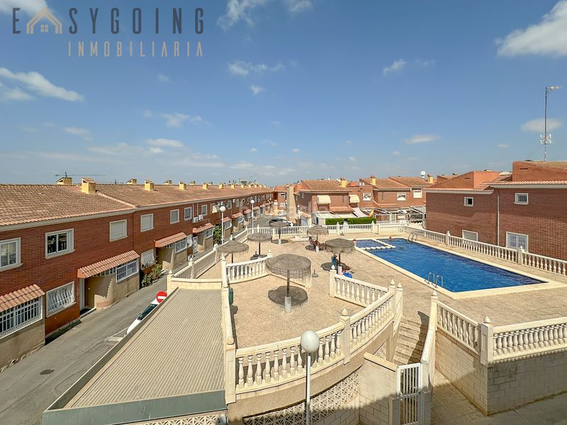 Foto 7646b305-2f0a-42fd-b8f7-d7622c202db9. Casa adosada fantástico adosado familiar con piscina comunitaria y garaje privado en Santa Pola