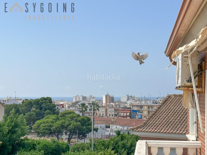 Foto e0ab6623-fa93-429e-85c9-ebef03eb6ba4. Casa adosada fantástico adosado familiar con piscina comunitaria y garaje privado en Santa Pola