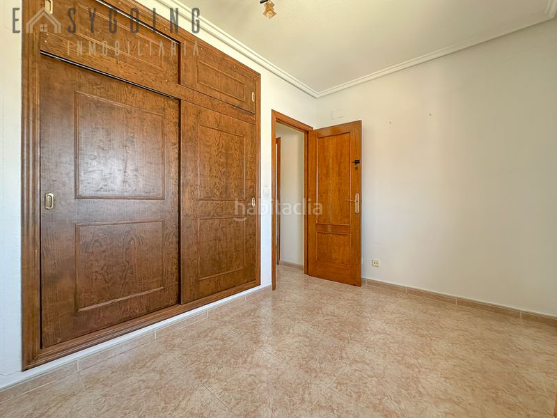 Foto f52d9bf1-83f8-4c8d-b2d5-c6055f20fba0. Casa adosada fantástico adosado familiar con piscina comunitaria y garaje privado en Santa Pola