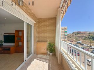Etagenwohnung en Carrer caritat 40. Estupendo piso en la zona de playa de levante con parking