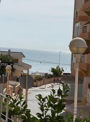Etagenwohnung en Carrer uruguay 8. Piso en guardamar del segura a escasos metros de la playa