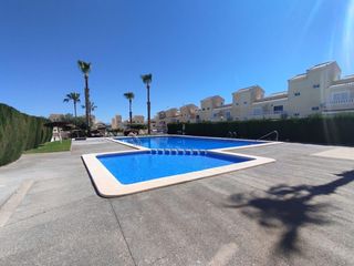 Casa adossada a Avinguda de polonia 280. Chalet adosado en monte y mar frente piscina en gran alacant