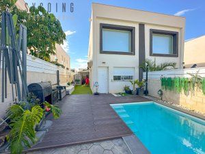 Casa aparellada  Carrer ventura selva gonzalez. ¡chalet con piscina privada y jardín en gran alacant!