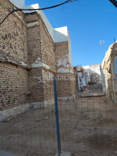 Foto 55c8cb79-6647-40fa-b797-710ea67d8306. Terreno residencial en calle real 11 en Gines