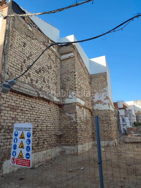 Foto 7bc28444-17c2-400e-b877-a67ab13c2a51. Terreno residencial en calle real 11 en Gines