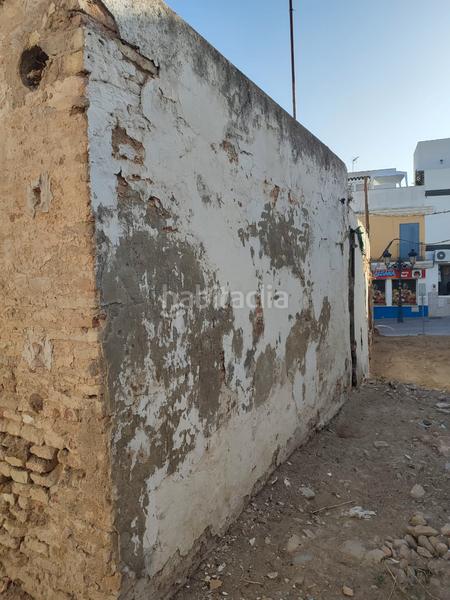 Foto d3d9f060-3620-4ed1-bdc7-db8f1dadd0fd. Terreno residencial en calle real 11 en Gines
